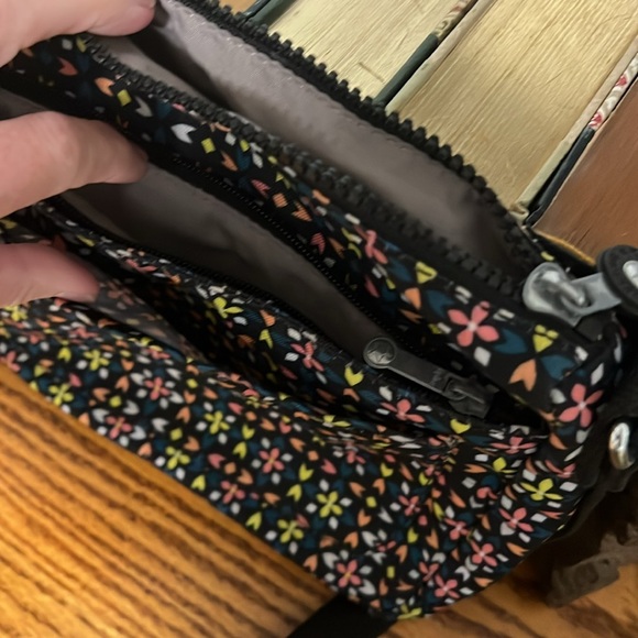 Kipling crossbody purse - Picture 11 of 13